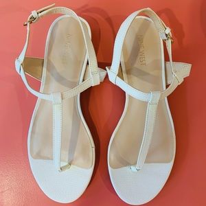 Nine West White Snakeskin with Gold Heel Flat Sandals 8.5 NIB